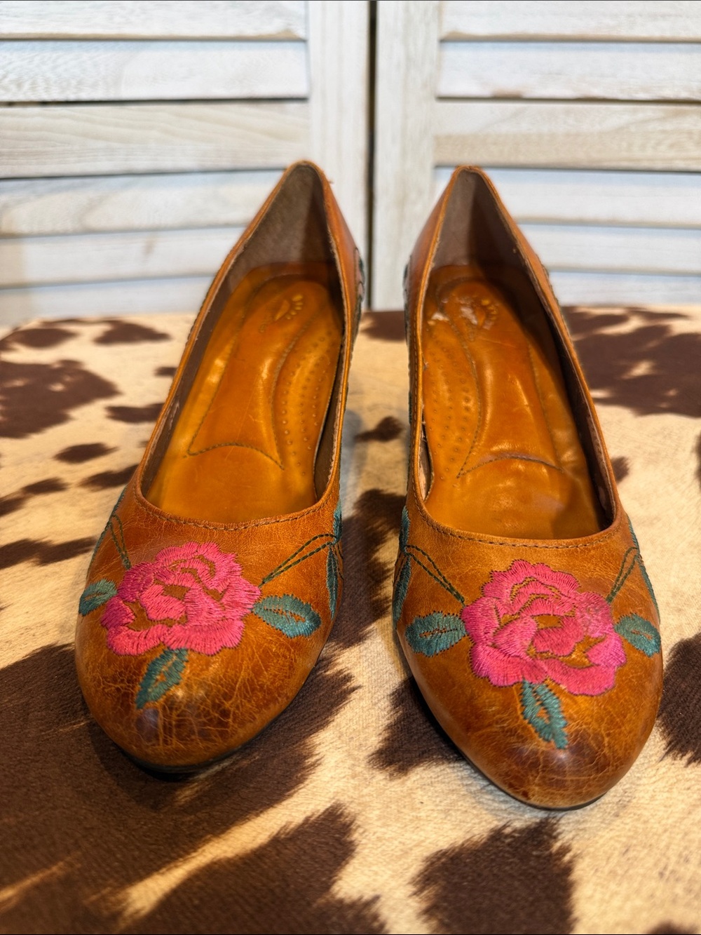Spring Step Primrose Leather Pumps with Pink Floral Embroidery - Picture 2 of 8